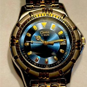 It’s a bulova watch. Men’s watches in perfect used condition. It’s a classic.